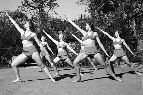 Vintage-Yoga-Style-Photo